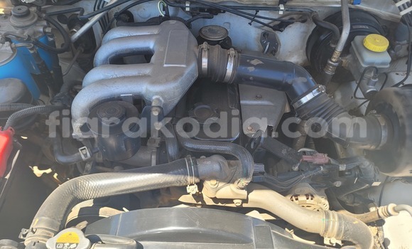 Hividy Nissan NP 300 fotsy Car in Antsirabe in Vakinankaratra Hividy Nissan NP 300 fotsy Car in Antsirabe in Vakinankaratra