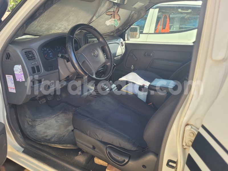 Big with watermark nissan np 300 vakinankaratra antsirabe 9198