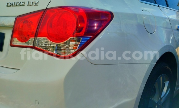 Hividy Chevrolet Cruze fotsy Car in Antananarivo in Analamanga Hividy Chevrolet Cruze fotsy Car in Antananarivo in Analamanga