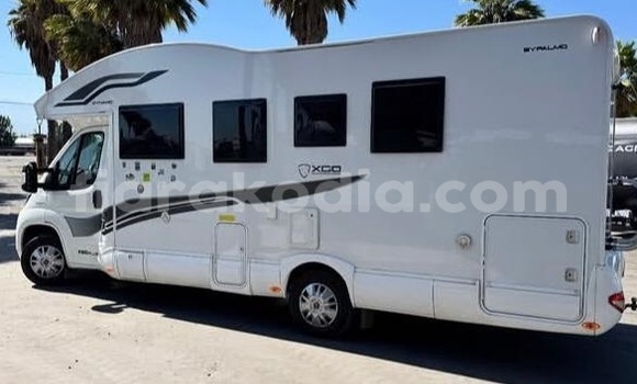 Hividy Fiat 900T fotsy Car in Antananarivo in Analamanga Hividy Fiat 900T fotsy Car in Antananarivo in Analamanga