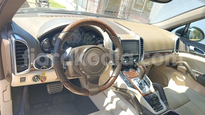 Big with watermark porsche cayenne analamanga antananarivo 9202