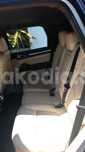 Big with watermark porsche cayenne analamanga antananarivo 9202