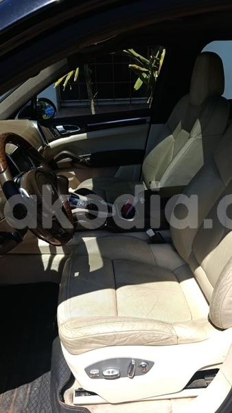 Big with watermark porsche cayenne analamanga antananarivo 9202