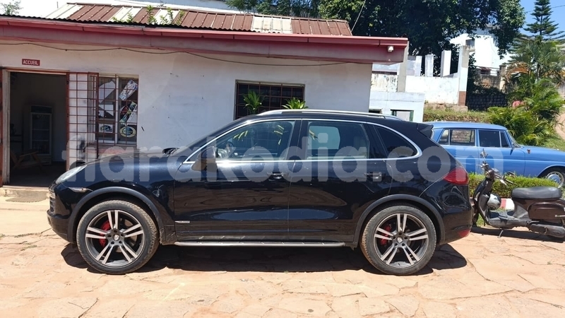 Big with watermark porsche cayenne analamanga antananarivo 9202