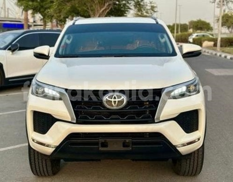 Big with watermark toyota fortuner analamanga antananarivo 9208