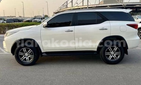Acheter Occasion Voiture Toyota Fortuner Blanc à Antananarivo, Analamanga Acheter Occasion Voiture Toyota Fortuner Blanc à Antananarivo, Analamanga