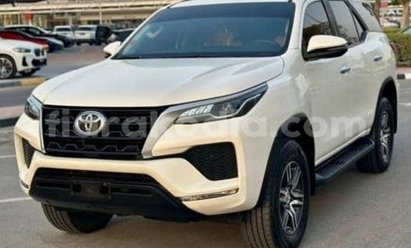 Acheter Occasion Voiture Toyota Fortuner Blanc à Antananarivo, Analamanga Acheter Occasion Voiture Toyota Fortuner Blanc à Antananarivo, Analamanga