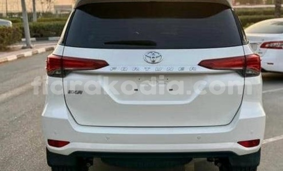 Acheter Occasion Voiture Toyota Fortuner Blanc à Antananarivo, Analamanga Acheter Occasion Voiture Toyota Fortuner Blanc à Antananarivo, Analamanga