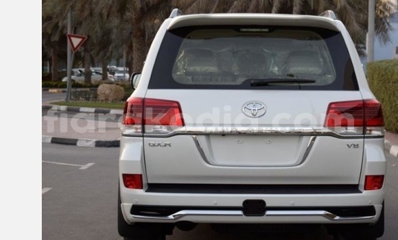 Acheter Occasion Voiture Toyota Land Cruiser Blanc à Antananarivo, Analamanga Acheter Occasion Voiture Toyota Land Cruiser Blanc à Antananarivo, Analamanga
