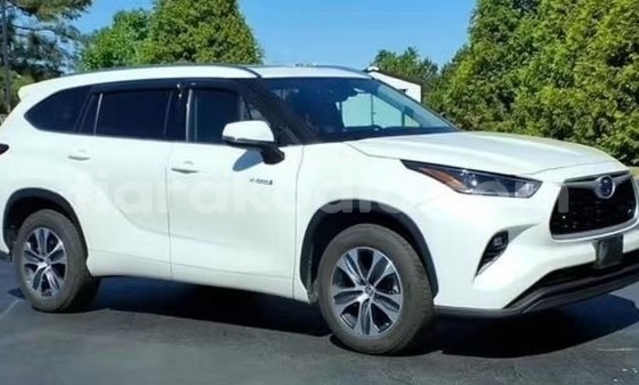Acheter Occasion Voiture Toyota Land Cruiser Blanc à Antananarivo, Analamanga Acheter Occasion Voiture Toyota Land Cruiser Blanc à Antananarivo, Analamanga