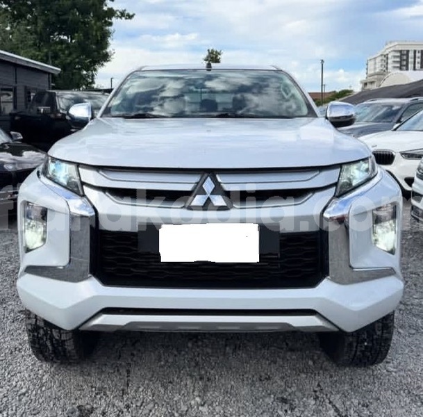 Big with watermark mitsubishi l200 analamanga antananarivo 9214