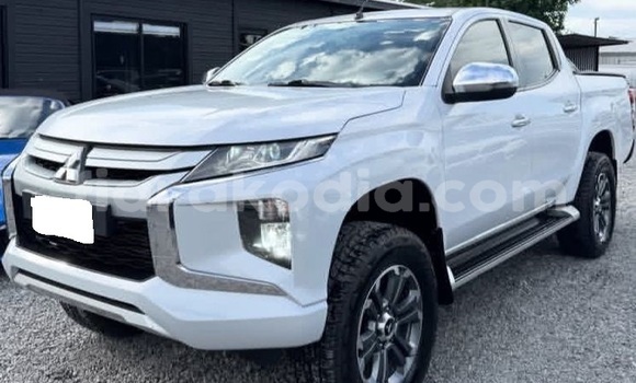 Buy Used Mitsubishi L200 White Car in Antananarivo in Analamanga Buy Used Mitsubishi L200 White Car in Antananarivo in Analamanga