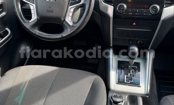 Buy Used Mitsubishi L200 White Car in Antananarivo in Analamanga Buy Used Mitsubishi L200 White Car in Antananarivo in Analamanga