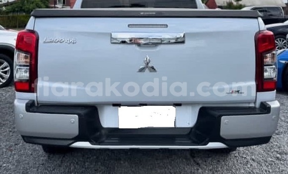 Buy Used Mitsubishi L200 White Car in Antananarivo in Analamanga Buy Used Mitsubishi L200 White Car in Antananarivo in Analamanga