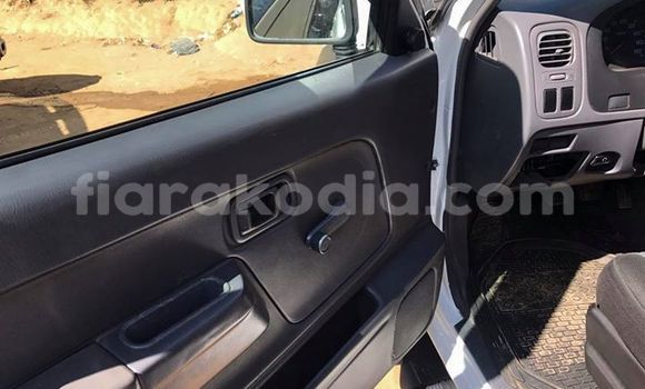 Acheter Occasion Voiture Nissan NP 300 Blanc à Antananarivo, Analamanga Acheter Occasion Voiture Nissan NP 300 Blanc à Antananarivo, Analamanga