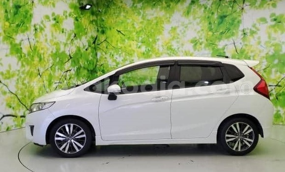 Buy Used Honda FIT White Car in Antananarivo in Analamanga Buy Used Honda FIT White Car in Antananarivo in Analamanga