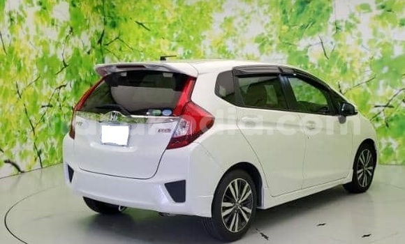 Buy Used Honda FIT White Car in Antananarivo in Analamanga Buy Used Honda FIT White Car in Antananarivo in Analamanga