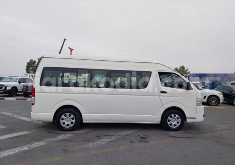 Big with watermark toyota hiace analamanga antananarivo 9219