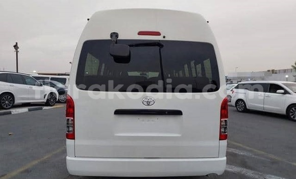 Acheter Occasion Voiture Toyota Hiace Blanc à Antananarivo, Analamanga Acheter Occasion Voiture Toyota Hiace Blanc à Antananarivo, Analamanga