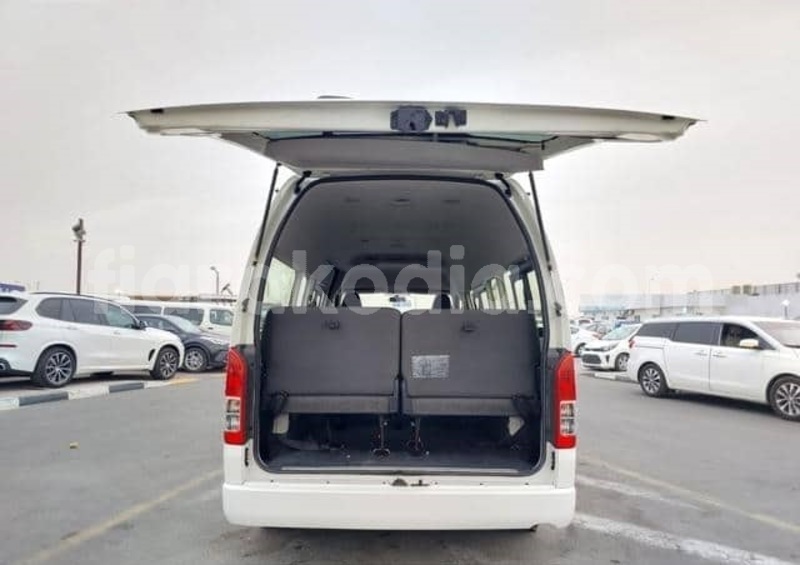 Big with watermark toyota hiace analamanga antananarivo 9219