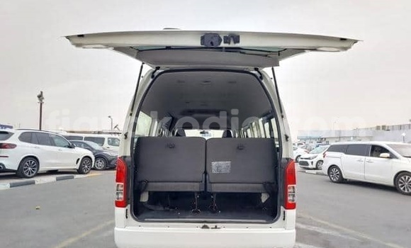Acheter Occasion Voiture Toyota Hiace Blanc à Antananarivo, Analamanga Acheter Occasion Voiture Toyota Hiace Blanc à Antananarivo, Analamanga