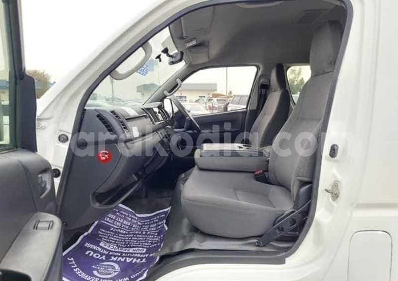 Big with watermark toyota hiace analamanga antananarivo 9219