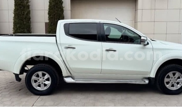 Acheter Occasion Voiture Mitsubishi L200 Blanc à Antananarivo, Analamanga Acheter Occasion Voiture Mitsubishi L200 Blanc à Antananarivo, Analamanga