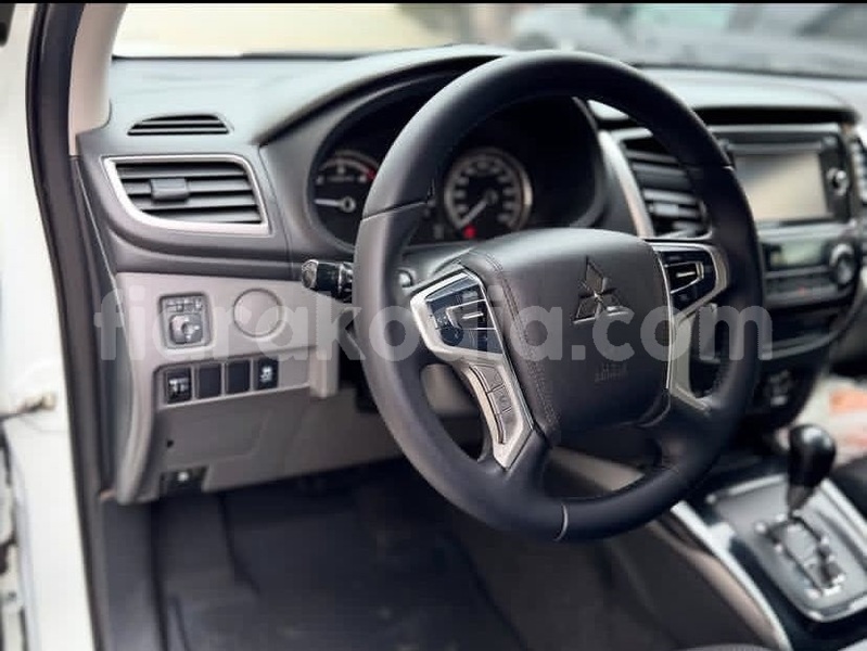 Big with watermark mitsubishi l200 analamanga antananarivo 9221