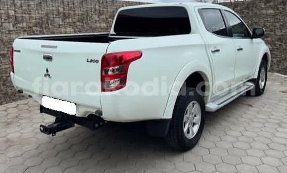 Acheter Occasion Voiture Mitsubishi L200 Blanc à Antananarivo, Analamanga Acheter Occasion Voiture Mitsubishi L200 Blanc à Antananarivo, Analamanga