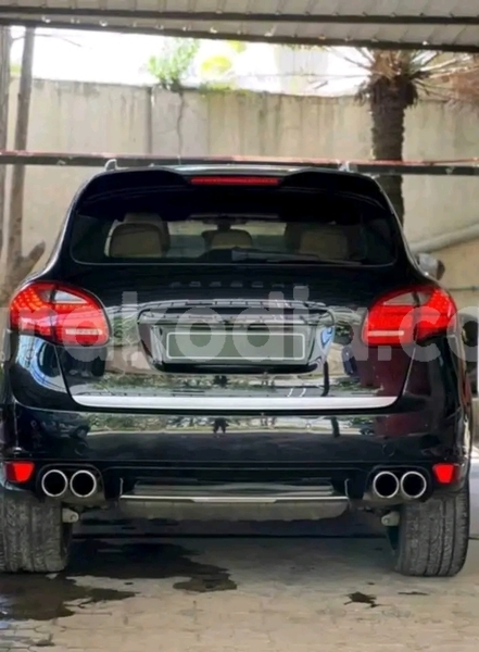 Big with watermark porsche cayenne analamanga antananarivo 9223