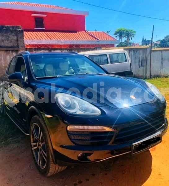 Big with watermark porsche cayenne analamanga antananarivo 9223