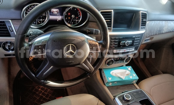 Acheter Occasion Voiture Mercedes‒Benz ML–Class Noir à Antananarivo, Analamanga Acheter Occasion Voiture Mercedes‒Benz ML–Class Noir à Antananarivo, Analamanga