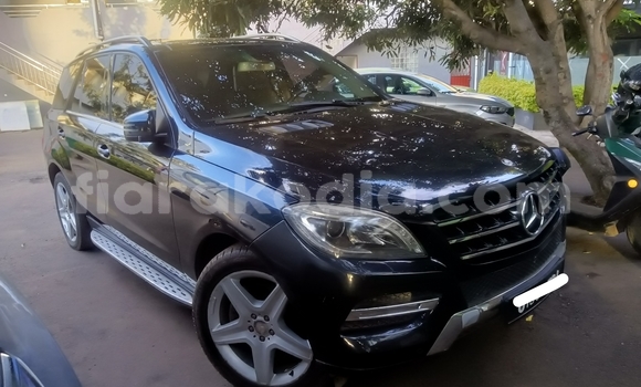 Acheter Occasion Voiture Mercedes‒Benz ML–Class Noir à Antananarivo, Analamanga Acheter Occasion Voiture Mercedes‒Benz ML–Class Noir à Antananarivo, Analamanga