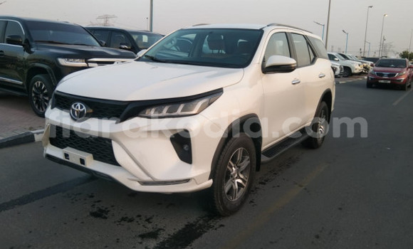Acheter Occasion Voiture Toyota Fortuner Beige à Ambanja, Diana