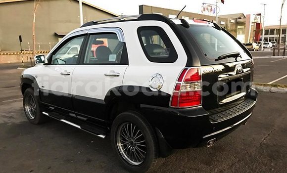 Acheter Occasion Voiture Kia Sportage Blanc à Antananarivo, Analamanga Acheter Occasion Voiture Kia Sportage Blanc à Antananarivo, Analamanga
