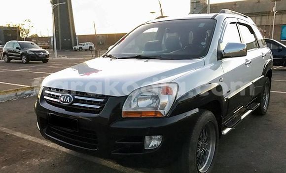 Acheter Occasion Voiture Kia Sportage Blanc à Antananarivo, Analamanga Acheter Occasion Voiture Kia Sportage Blanc à Antananarivo, Analamanga