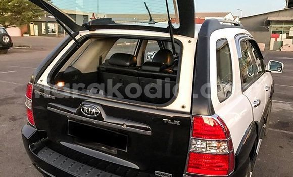 Acheter Occasion Voiture Kia Sportage Blanc à Antananarivo, Analamanga Acheter Occasion Voiture Kia Sportage Blanc à Antananarivo, Analamanga