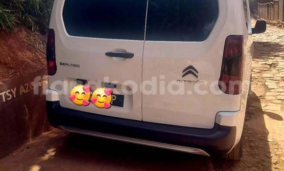 Acheter Occasion Voiture Citroen Berlingo Blanc à Antananarivo, Analamanga Acheter Occasion Voiture Citroen Berlingo Blanc à Antananarivo, Analamanga