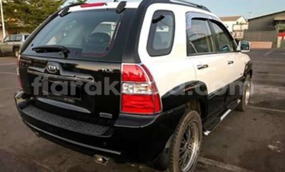 Acheter Occasion Voiture Kia Sportage Blanc à Antananarivo, Analamanga Acheter Occasion Voiture Kia Sportage Blanc à Antananarivo, Analamanga