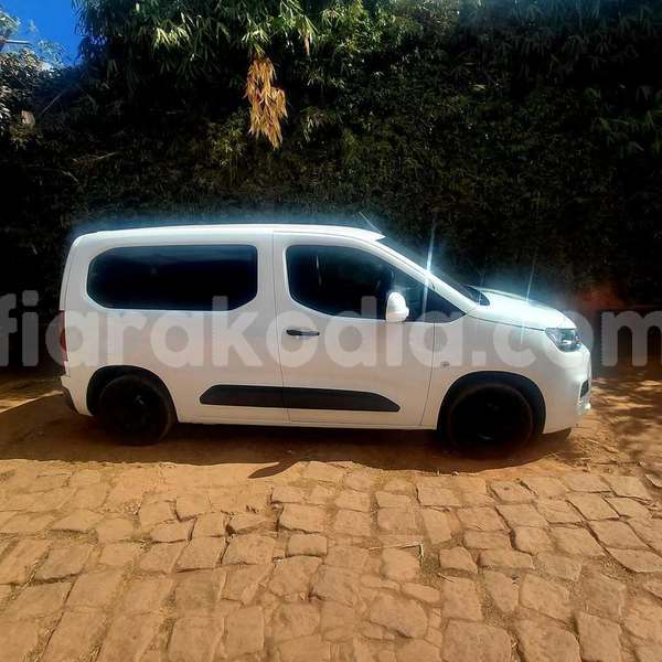 Big with watermark citroen berlingo analamanga antananarivo 9263