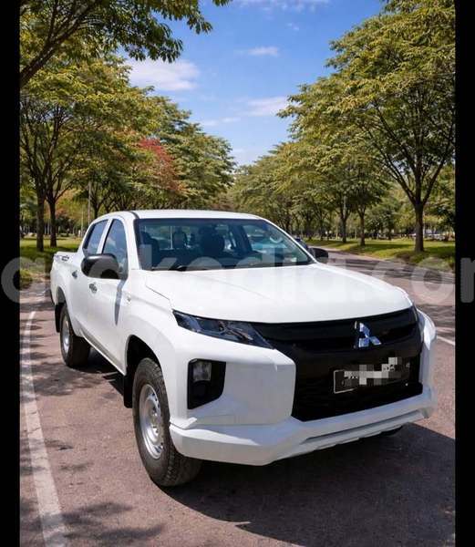 Big with watermark mitsubishi l200 analamanga antananarivo 9266