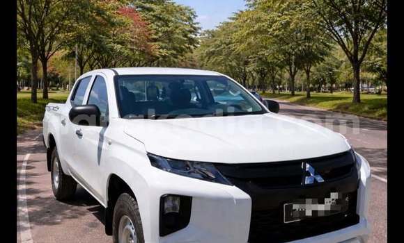 Acheter Occasion Voiture Mitsubishi L200 Blanc à Antananarivo, Analamanga
