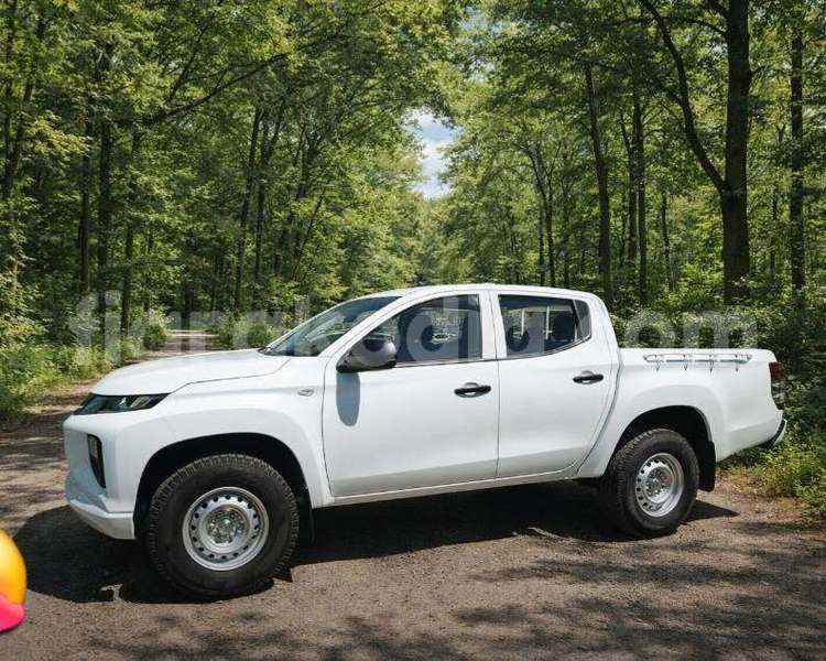 Big with watermark mitsubishi l200 analamanga antananarivo 9266