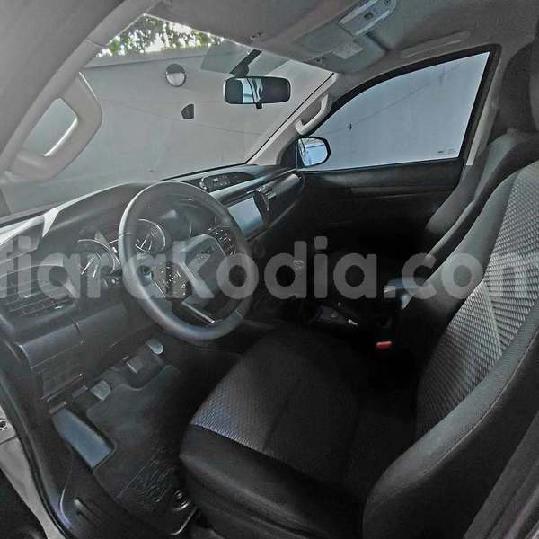 Big with watermark toyota hilux analamanga antananarivo 9267