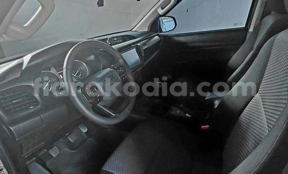 Acheter Occasion Voiture Toyota Hilux Gris à Antananarivo, Analamanga Acheter Occasion Voiture Toyota Hilux Gris à Antananarivo, Analamanga