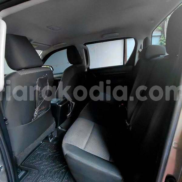Big with watermark toyota hilux analamanga antananarivo 9267
