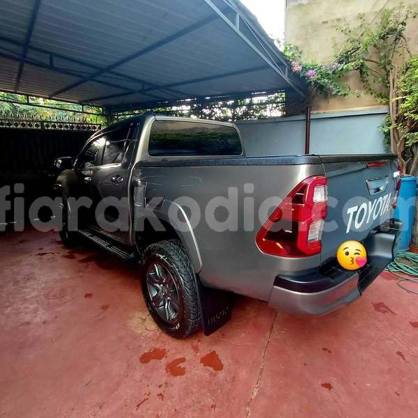Big with watermark toyota hilux analamanga antananarivo 9267