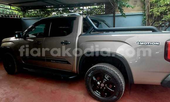 Acheter Occasion Voiture Volkswagen Amarok Gris à Antananarivo, Analamanga Acheter Occasion Voiture Volkswagen Amarok Gris à Antananarivo, Analamanga