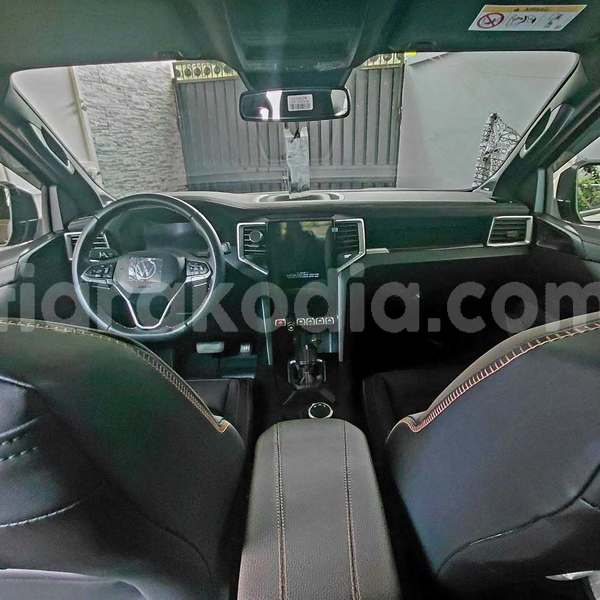 Big with watermark volkswagen amarok analamanga antananarivo 9271