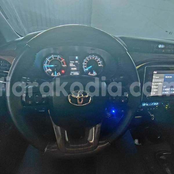 Big with watermark toyota hilux analamanga antananarivo 9272